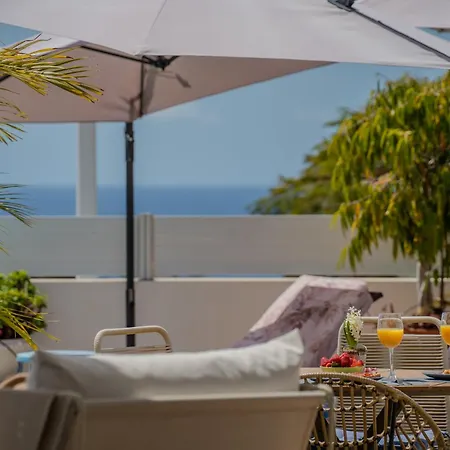 With Private Pool & Ocean Views Appartement