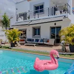With Private Pool & Ocean Views Apartament