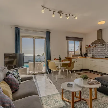 With Private Pool & Ocean Views Daire *