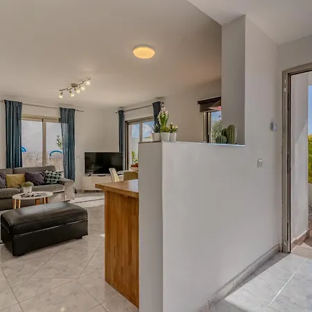 With Private Pool & Ocean Views Appartement