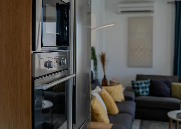 Apartment With Private Pool & Ocean Views