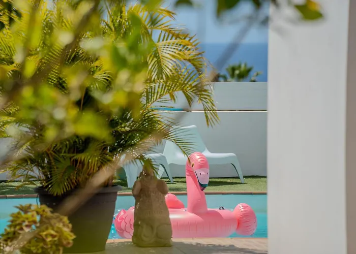 Apartment With Private Pool & Ocean Views