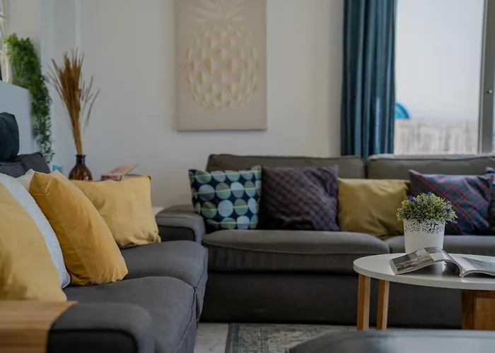 Apartment With Private Pool & Ocean Views *