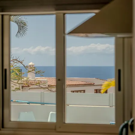 Apartment With Private Pool & Ocean Views *