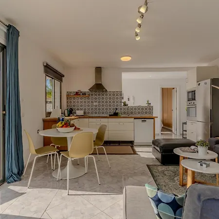 דירה With Private Pool & Ocean Views *