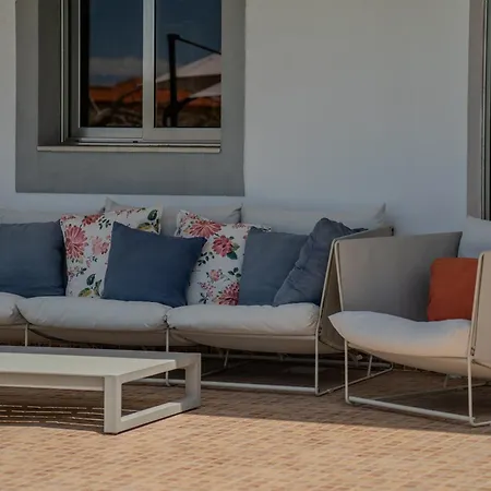 With Private Pool & Ocean Views Апартаменти Адехе