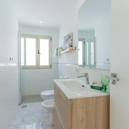 Апартаменти With Private Pool & Ocean Views Адехе