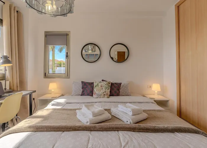 With Private Pool & Ocean Views Apartman