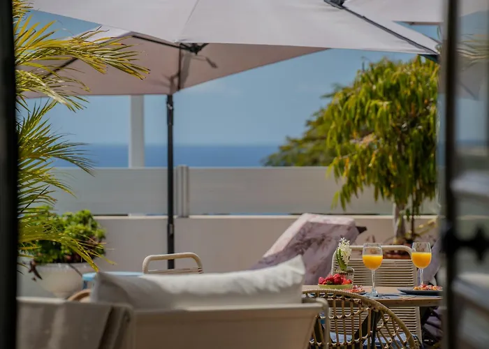 With Private Pool & Ocean Views Apartman